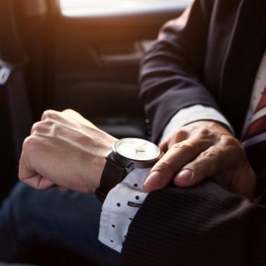 Ce tip de soluție este potrivită pentru a curăța un ceas cu curea din piele?